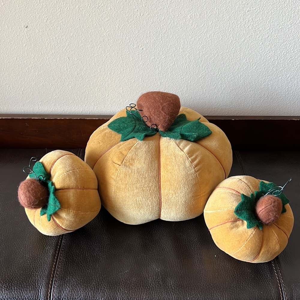 Vtg Stuffed Pumpkin Decoration w/ Black Wire Stem Set of 3